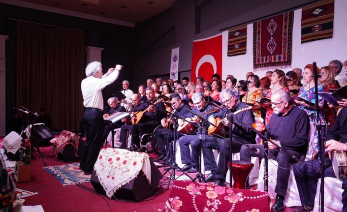 Ayvalık’ta öğretmenlerden Türk Halk Müziği ziyafeti