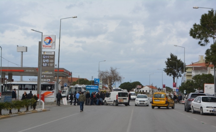 Ayvalık’ta panelvan ile motosiklet çarpıştı; 1 yaralı