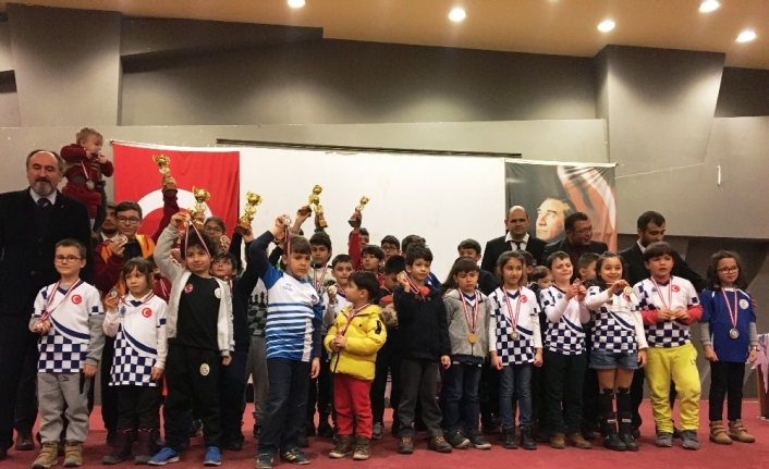 Ayvalık’ta satranç turnuvası heyecanı