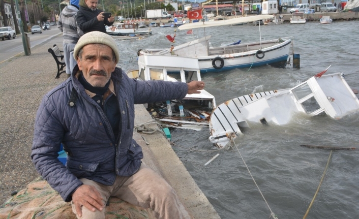 Ayvalık’ta şiddetli fırtına balıkçı teknelerini batırdı