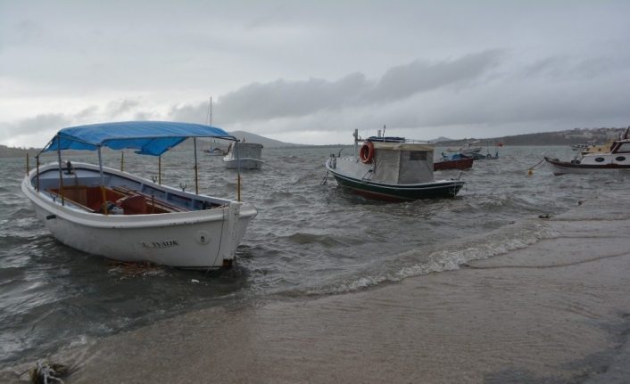 Balıkesir’de fırtına ve yağış etkili oldu