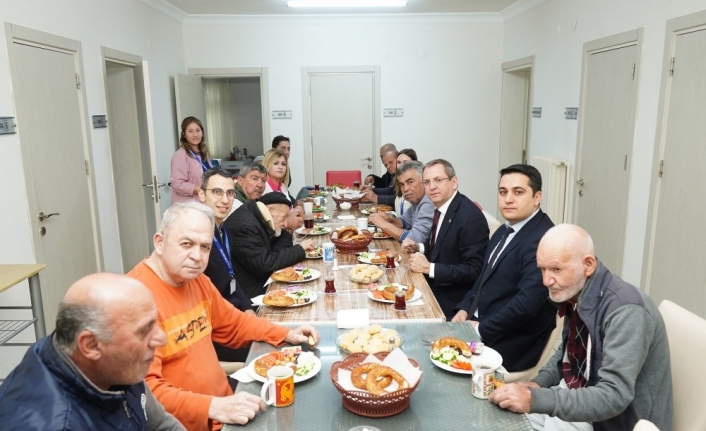 Başkan Ergin Yaşlı Bakım Evi sakinleriyle kahvaltı yaptı
