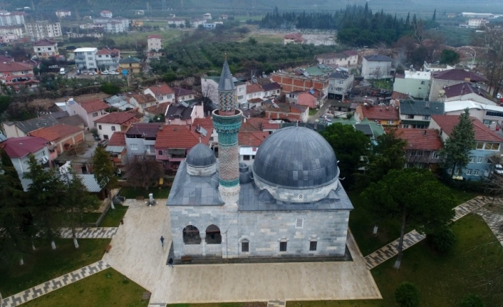 Bu caminin minaresinde 12 bin parça çini var