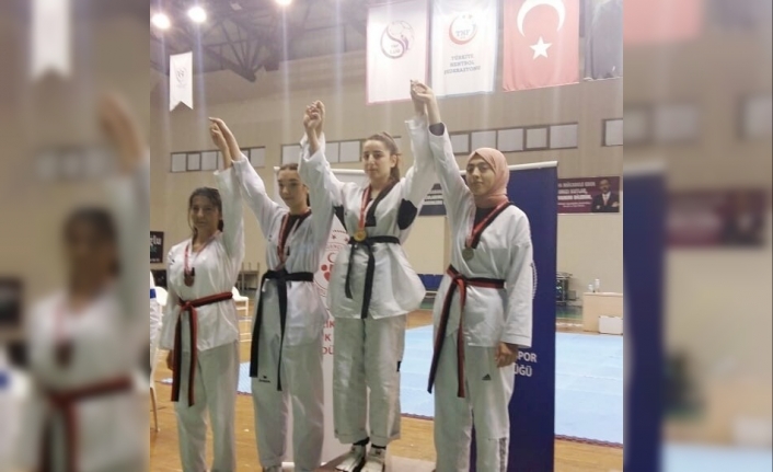 Burhaniyeli Taekvondocular Balıkesir birincisi oldu