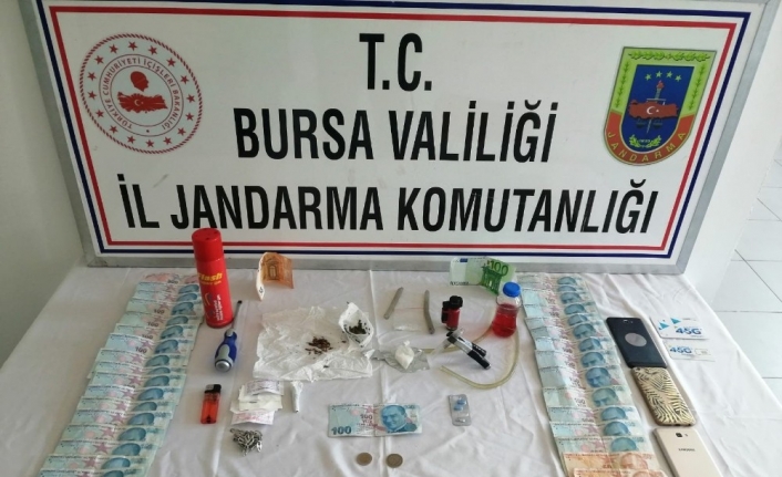 Bursa’da 4 uyuşturucu şüphelisi jandarmadan kaçamadı