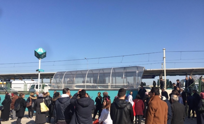 Bursa’da metro seferleri aksadı, sıkıntı yarım saat içinde giderilecek