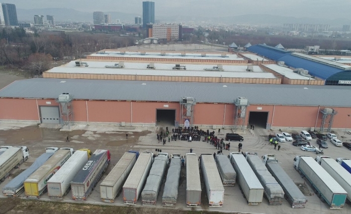 Bursa’dan İdlib ve Elazığ’a 41 TIR yardım dualarla yola çıktı