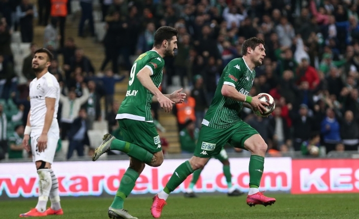 Bursaspor, İstanbul’da çıkış arıyor