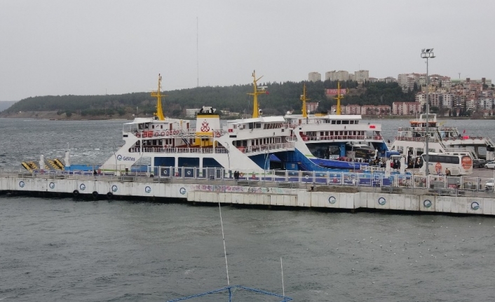 Çanakkale’de ada seferlerinde aksamalar yaşanıyor