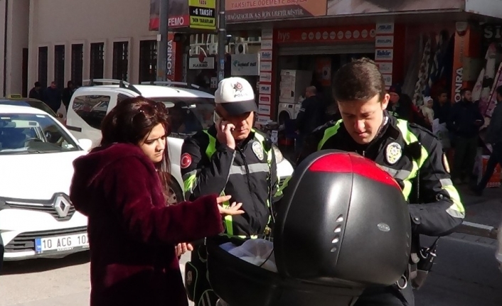 Ceza yazan polise kızdı: "Seninle çok pis uğraşacağım"