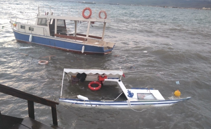 Dikili’de fırtına tekneleri batırdı