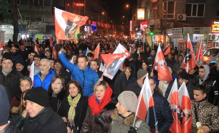 Edremit’te “Bayrağa Saygı Yürüyüşü”