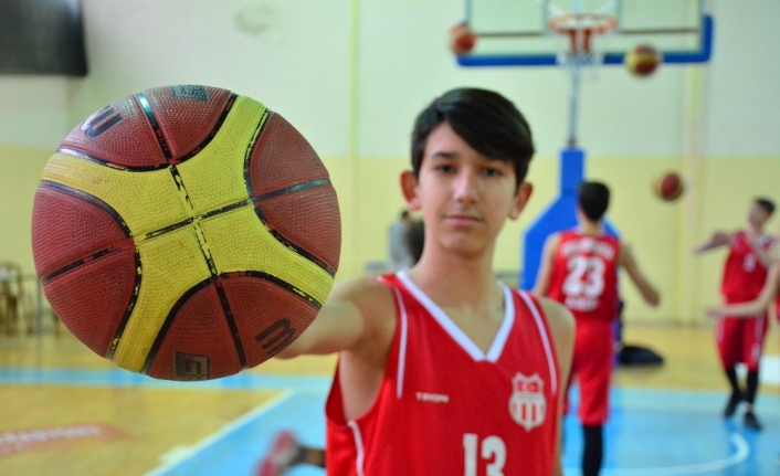 Geleceğin basketçileri Torbalı’da yetişiyor