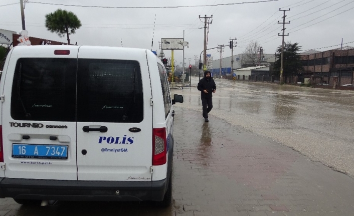 Göğsünden vurulup yola atılan genç kadın hayatını kaybetti