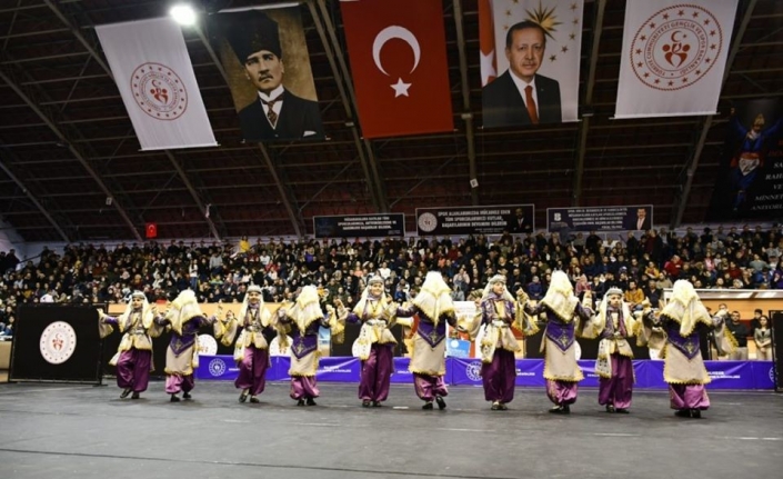Halk oyunları Balıkesir il finali yapıldı