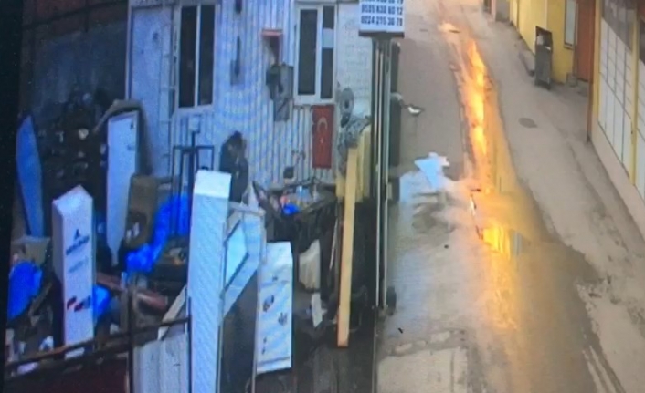 Hurdacı dükkânında cinayet saniye saniye kamerada