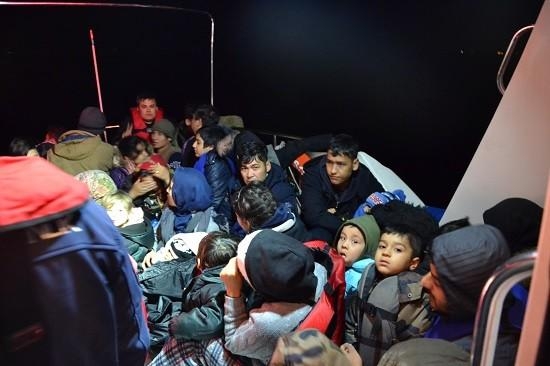 İzmir’de 52 kaçak göçmen yakalandı