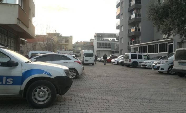 İzmir’de bir kadın uğradığı silahlı saldırıcı sonucu ağır yaralandı
