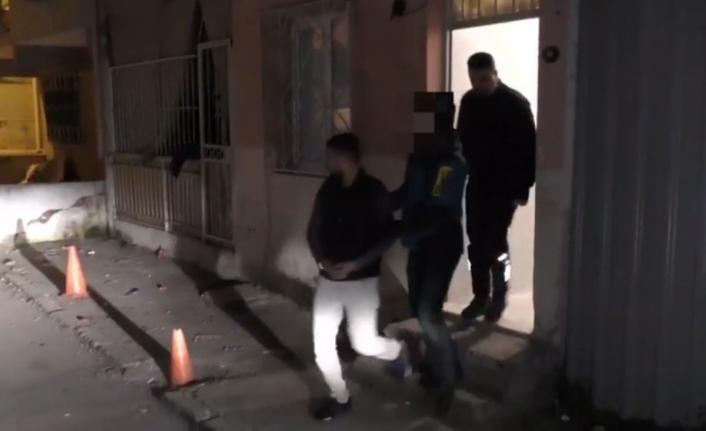 İzmir’de uyuşturucu satıcılarına operasyon: 18 gözaltı