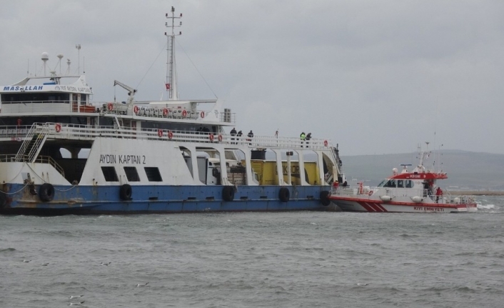 Karaya oturan feribottan 4 kişi tahliye edildi