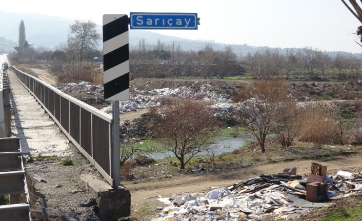 (Özel) Çanakkale’nin Sarıçay’ı ‘Çöpçay’ oldu