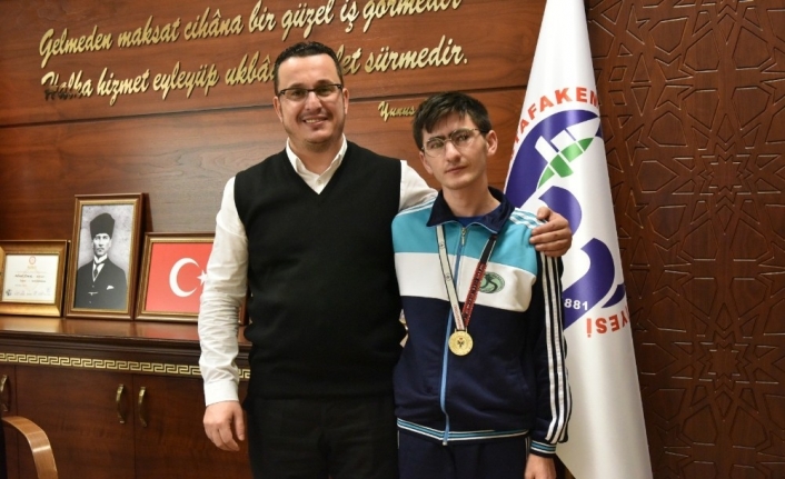 Özel sporcudan Başkan Kanar’a ziyaret