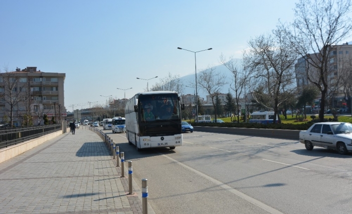 Şaka gibi...Kar yağışı ve buzda devrilmişti...Aynı otobüsle 1200 kilometre yol gittiler