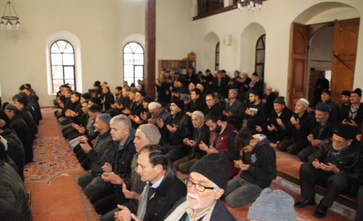 Sındırgı’da İdlib şehitleri için gıyabi cenaze namazı kılındı