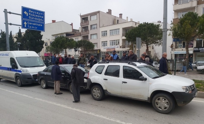 Yayaya yol verince zincirleme kaza yaşandı