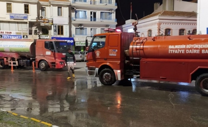 Ayvalık’ta Büyükşehir ve Ayvalık Belediyesi’nden temizlik işbirliği