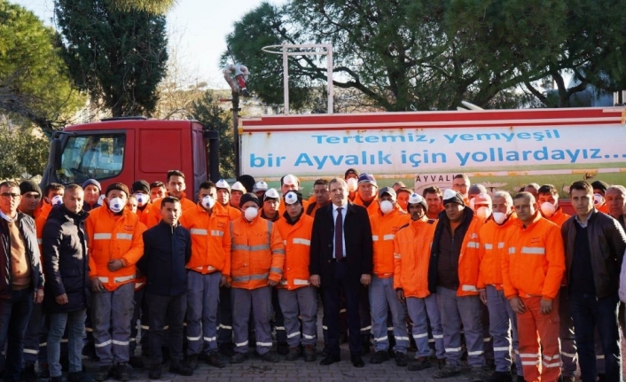 Ayvalık’ta Mesut Ergin ilaçlama ekipleriyle bir araya geldi