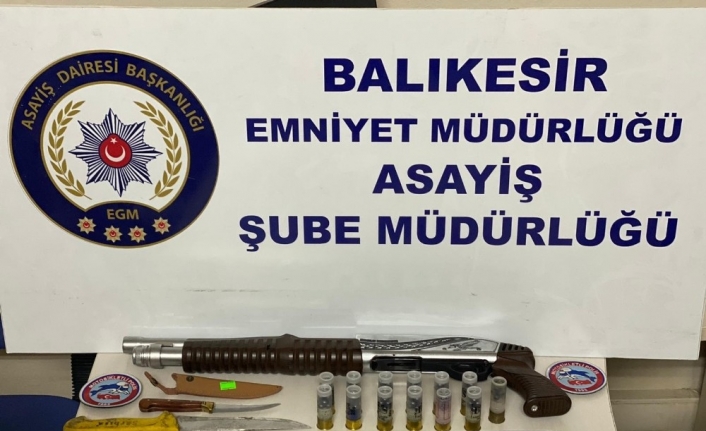 Balıkesir’de polis 9 silah yakaladı