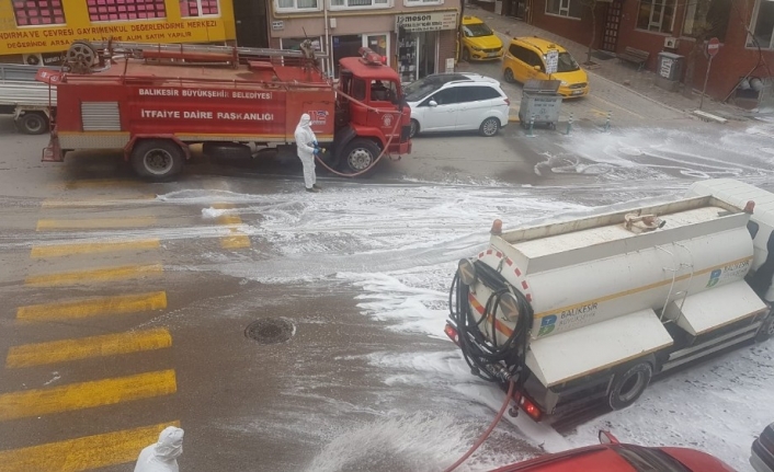 Bandırma köpüklü sularla yıkanıyor