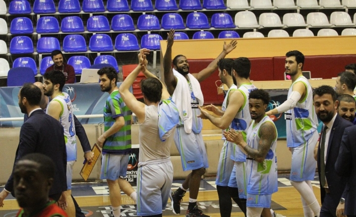 Basketbol maçında ilginç sevinç