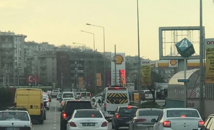 Bu fotoğraflar Bursa’da çekildi...Güneşi gören aracıyla sokağa çıktı