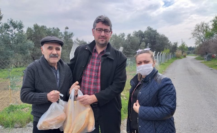 Burhaniyeli muhtarlar 65 yaş üstü vatandaşların yardımına koştu