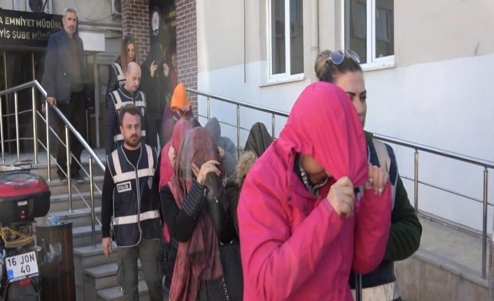 Bursa’da fuhuş operasyonu... Oyuncak ayının içerisine gizlenmiş para ve silah bulundu