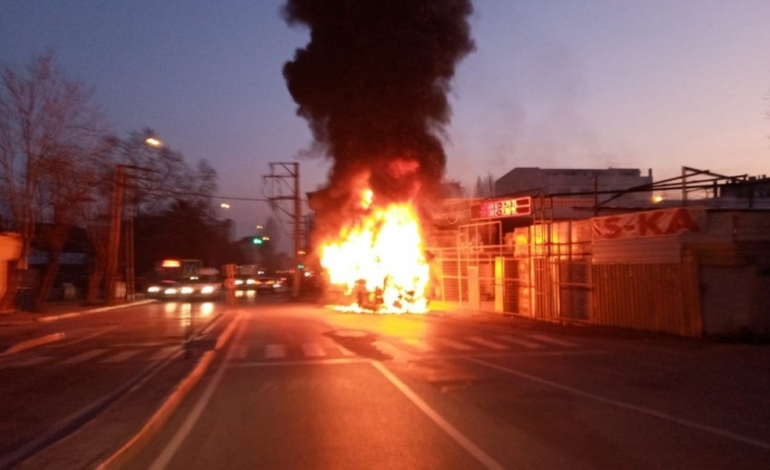 Bursa’da özel halk otobüsü alev alev yandı