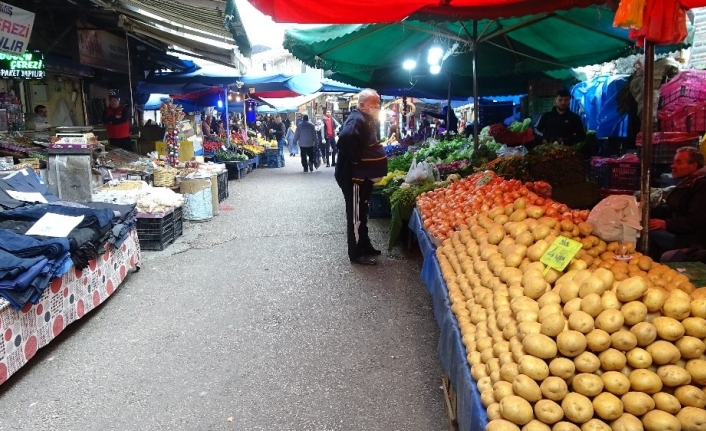 Bursa’nın tarihi pazarı boş kaldı