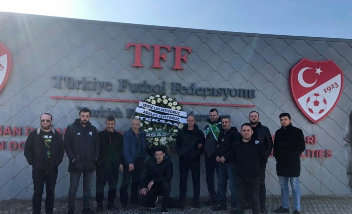 Bursasporlu taraftarlardan TFF’ye protesto