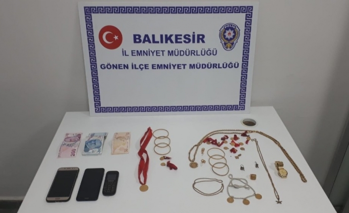 Çalınan altınları teslim edilen kadın polise dualar etti