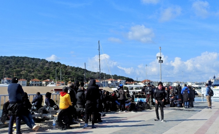 Çeşme’de göçmenleri Sahil Güvenlik kurtardı