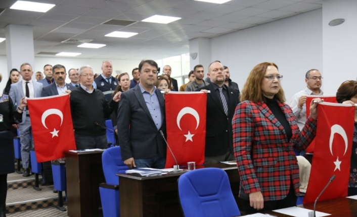 Edremit Belediye Meclisi’nde şehitler anıldı