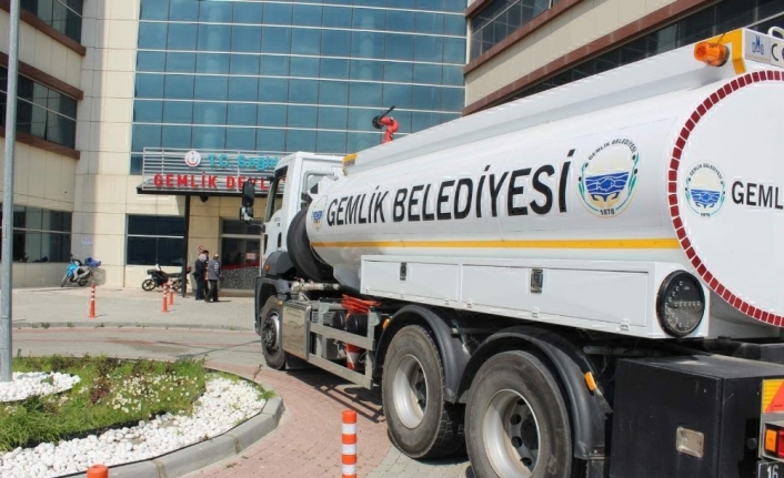 Gemlik Belediyesi’nden kurumlara dezenfeksiyon desteği