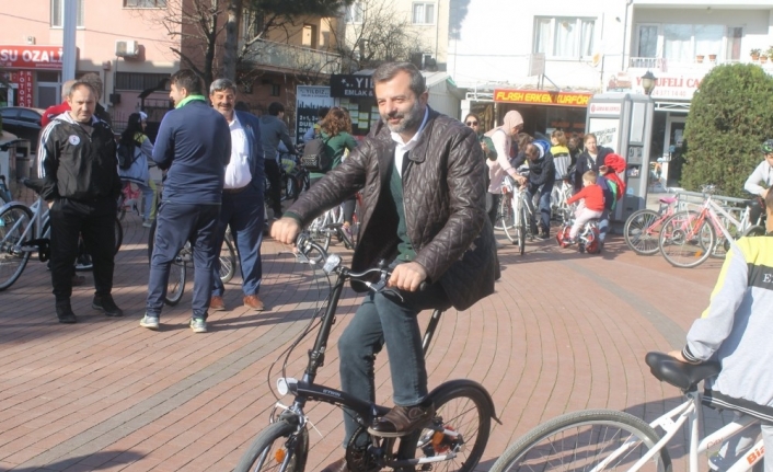 Gürsulu bisikletçiler sağlık için pedal çevirdi
