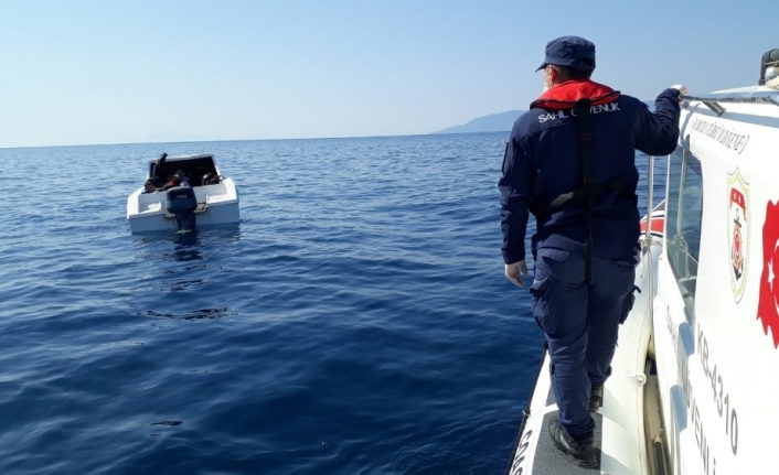 İzmir açıklarında 6’sı çocuk 30 göçmen kurtarıldı