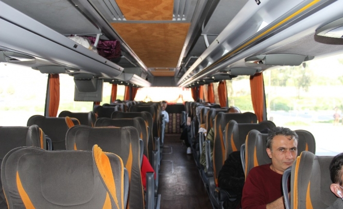 İzmir Otogarı’nda otobüsler yarı dolu yola çıktı