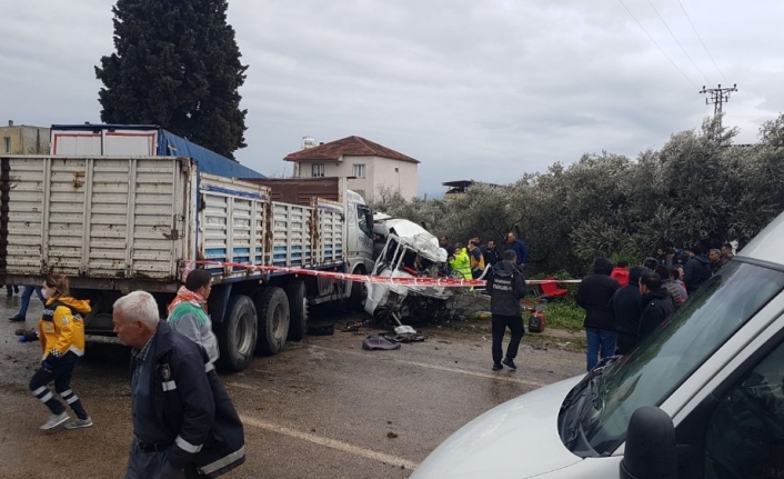 İzmir’de korkunç kaza: 1 ölü, 4 yaralı