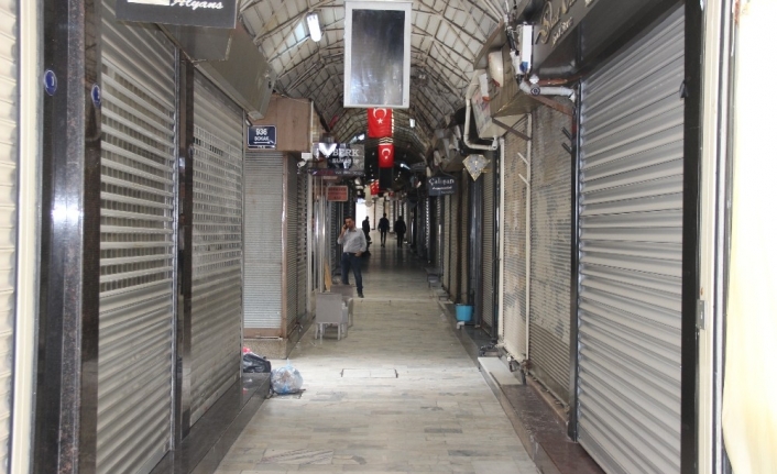 İzmir’de kuyumcular kepenk kapattı