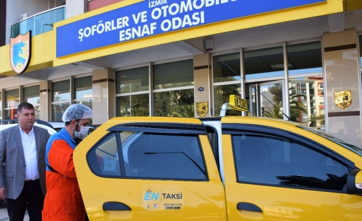 İzmir’de taksiler dezenfekte edildi